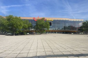 Germany terror alert: SECOND stadium evacuated in Hannover as cops warn public not to walk in groups